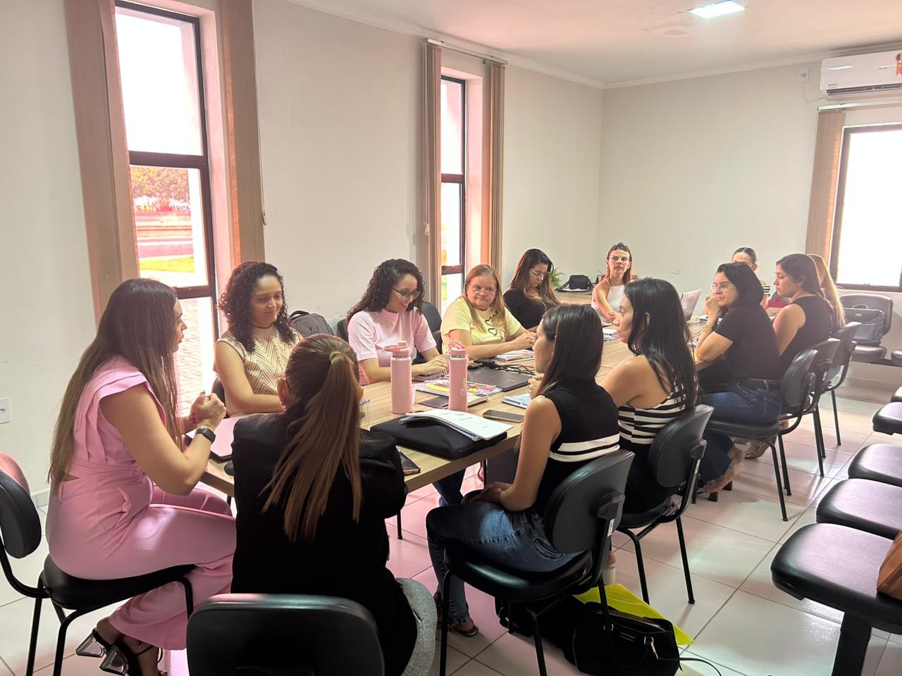 Reunião de alinhamento fortalece planejamento da Semana Pedagógica em São Domingos